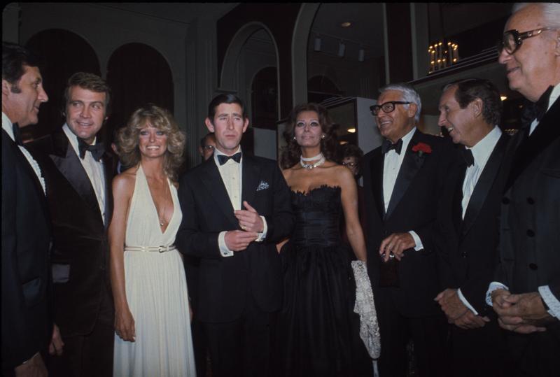 Il Principe Carlo con Sofia Loren, Farah Fawcett e altre star degli anni '70 Il Principe Carlo con Sofia Loren, Farah Fawcett e altre star degli anni '70
