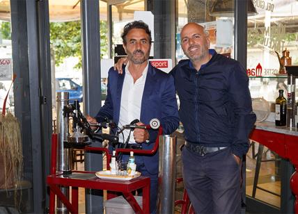 Una nuvola di pizza in pala: la nuova idea di Johnny Take Uè