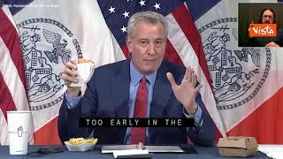 Usa, il sindaco di New York De Blasio offre patatine fritte a chi si vaccina