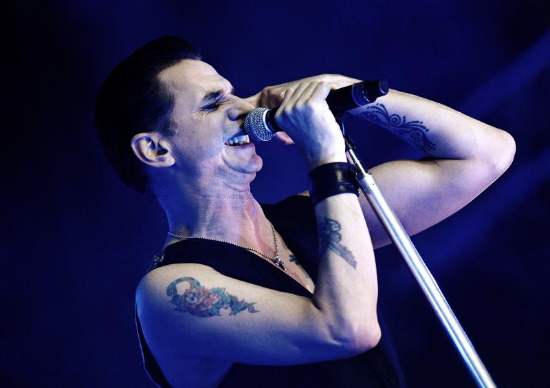 DEPECHE MODE – Idoli indiscussi per più generazioni di appassionati di musica, il 27 giugno 2017 eseguirono anche una cover di “Heroes” in omaggio a David Bowie, scomparso l'anno precedente DEPECHE MODE – Idoli indiscussi per più generazioni di appassionati di musica, il 27 giugno 2017 eseguirono anche una cover di “Heroes” in omaggio a David Bowie, scomparso l'anno precedente