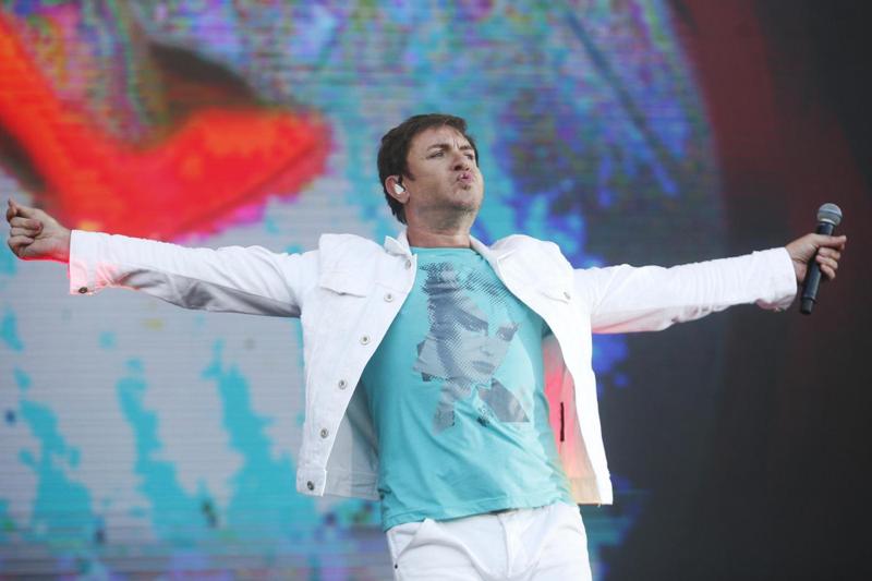 DURAN DURAN – Icone degli anni '80, come tutte le band della scena new-wave sentirono una forte influenza da parte di Bowie, del quale incisero anche le cover di “Fame”, “Diamond Dogs” e “Success”, scritta dal Duca Bianco per l'amico Iggy Pop DURAN DURAN – Icone degli anni '80, come tutte le band della scena new-wave sentirono una forte influenza da parte di Bowie, del quale incisero anche le cover di “Fame”, “Diamond Dogs” e “Success”, scritta dal Duca Bianco per l'amico Iggy Pop