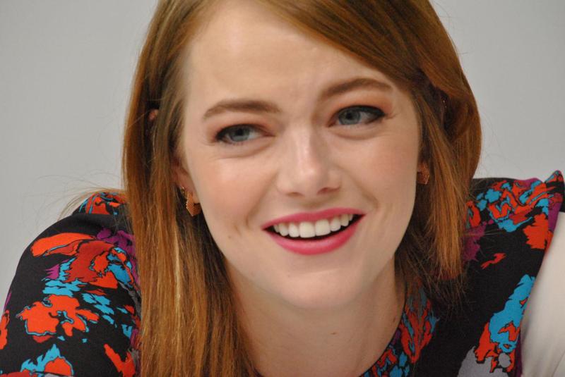EMMA STONE La protagonista di “La La Land” ha svelato di avere attacchi di panico fin da quando aveva 7 anni. Però poi ha trovato il modo di gestire la situazione: “Se le do ascolto, l'ansia mi distrugge. Ho imparato a non darle importanza: in questo modo si riduce e poi svanisce nel nulla” (foto: LaPresse) EMMA STONE La protagonista di “La La Land” ha svelato di avere attacchi di panico fin da quando aveva 7 anni. Però poi ha trovato il modo di gestire la situazione: “Se le do ascolto, l'ansia mi distrugge. Ho imparato a non darle importanza: in questo modo si riduce e poi svanisce nel nulla” (foto: LaPresse)