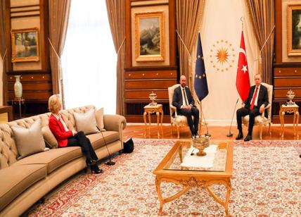 Von der Leyen senza sedia da Erdogan, è subito "Sofa-gate". VIDEO