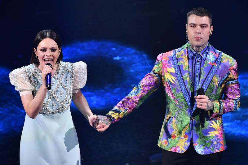 Fedez sul palco dell'Ariston con Francesca Michielin (foto Lapresse) Fedez sul palco dell'Ariston con Francesca Michielin (foto Lapresse)