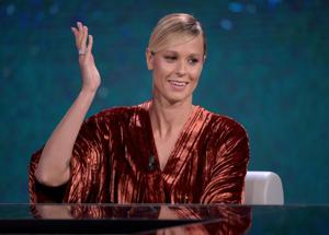 Federica Pellegrini con gli slip a letto: foto Divina. E Emily Ratajkowski...