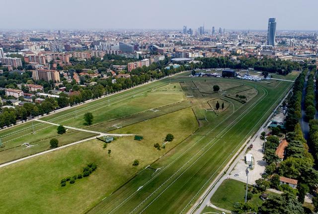 L'ippodromo di San Siro L'ippodromo di San Siro