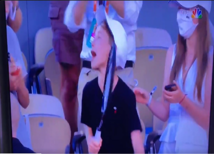 Roland Garros, Djokovic gli regala la racchetta e il bambino impazzisce