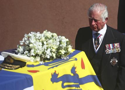 Funerali di Filippo a Windsor, Carlo-Regina Elisabetta in lacrime. Foto-Video