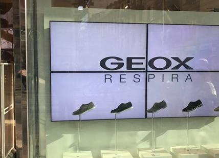 Fértil Desalentar Estresante Geox chiude definitivamente il flagship in centro a Milano -  Affaritaliani.it