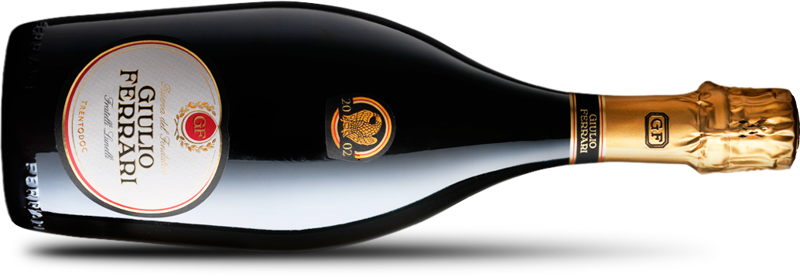 GIULIO FERRARI TRENTO - RISERVA DEL FONDATORE Un Cru d'autore. È la firma che designa le migliori bollicine italiane nel mondo, in grado di vincere la sfida del tempo e consacrarsi al mito. Chardonnay dai preziosi riflessi dorati su un giallo brillante. Il perlage è finissimo e persistente. Bouquet intenso e complesso, dalla mineralità spiccata, arricchita da sentori esotici. Alle percezioni di cioccolato bianco e nocciola seguono note balsamiche e preziose pennellate di spezie, cera d’api e miele. Fastose suggestioni scaturiscono dal corpo cremoso e vellutato, con fragranze di miele di acacia accompagnate a note di frutta esotica. L’invecchiamento ultradecennale sui lieviti conferisce un finale di gran complessità, che colpisce per eleganza e freschezza. GIULIO FERRARI TRENTO - RISERVA DEL FONDATORE Un Cru d'autore. È la firma che designa le migliori bollicine italiane nel mondo, in grado di vincere la sfida del tempo e consacrarsi al mito. Chardonnay dai preziosi riflessi dorati su un giallo brillante. Il perlage è finissimo e persistente. Bouquet intenso e complesso, dalla mineralità spiccata, arricchita da sentori esotici. Alle percezioni di cioccolato bianco e nocciola seguono note balsamiche e preziose pennellate di spezie, cera d’api e miele. Fastose suggestioni scaturiscono dal corpo cremoso e vellutato, con fragranze di miele di acacia accompagnate a note di frutta esotica. L’invecchiamento ultradecennale sui lieviti conferisce un finale di gran complessità, che colpisce per eleganza e freschezza.