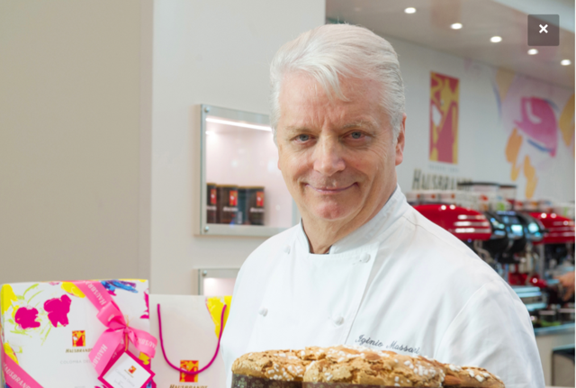 PASTICCERIA IGINIO MASSARI - Una colomba classica a lievitazione naturale, con scorza d’arancia candita all’interno e glassa all’amaretto per la rifinitura. Gli appassionati della pasticceria d’autore possono gustare e acquistare il dolce pasquale firmato dal Maestro dei Maestri Iginio Massari a Milano nella nuova pasticceria milanese aperta a due passi da Piazza del Duomo. Massari ha creato un lievitato dedicato a Milano a base di zenzero e ananas. PASTICCERIA IGINO MASSARI - Via G. Marconi, 4 (angolo Piazza Diaz), Milano. PASTICCERIA IGINIO MASSARI - Una colomba classica a lievitazione naturale, con scorza d’arancia candita all’interno e glassa all’amaretto per la rifinitura. Gli appassionati della pasticceria d’autore possono gustare e acquistare il dolce pasquale firmato dal Maestro dei Maestri Iginio Massari a Milano nella nuova pasticceria milanese aperta a due passi da Piazza del Duomo. Massari ha creato un lievitato dedicato a Milano a base di zenzero e ananas. PASTICCERIA IGINO MASSARI - Via G. Marconi, 4 (angolo Piazza Diaz), Milano.