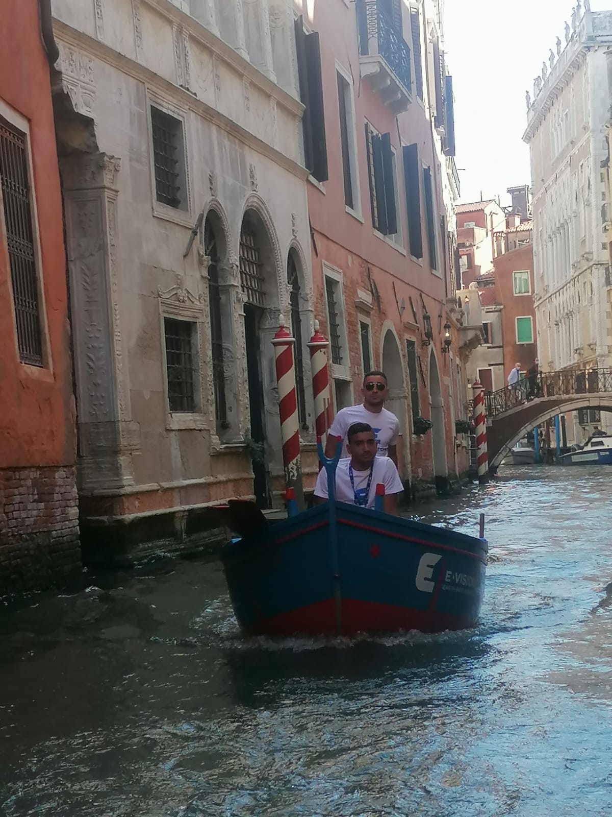 Il gozzo monopolitano su Canal Grande a Venezia 2