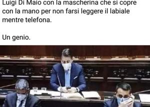 Mascherina coperta con la mano L' astuta mossa di Luigi Di Maio