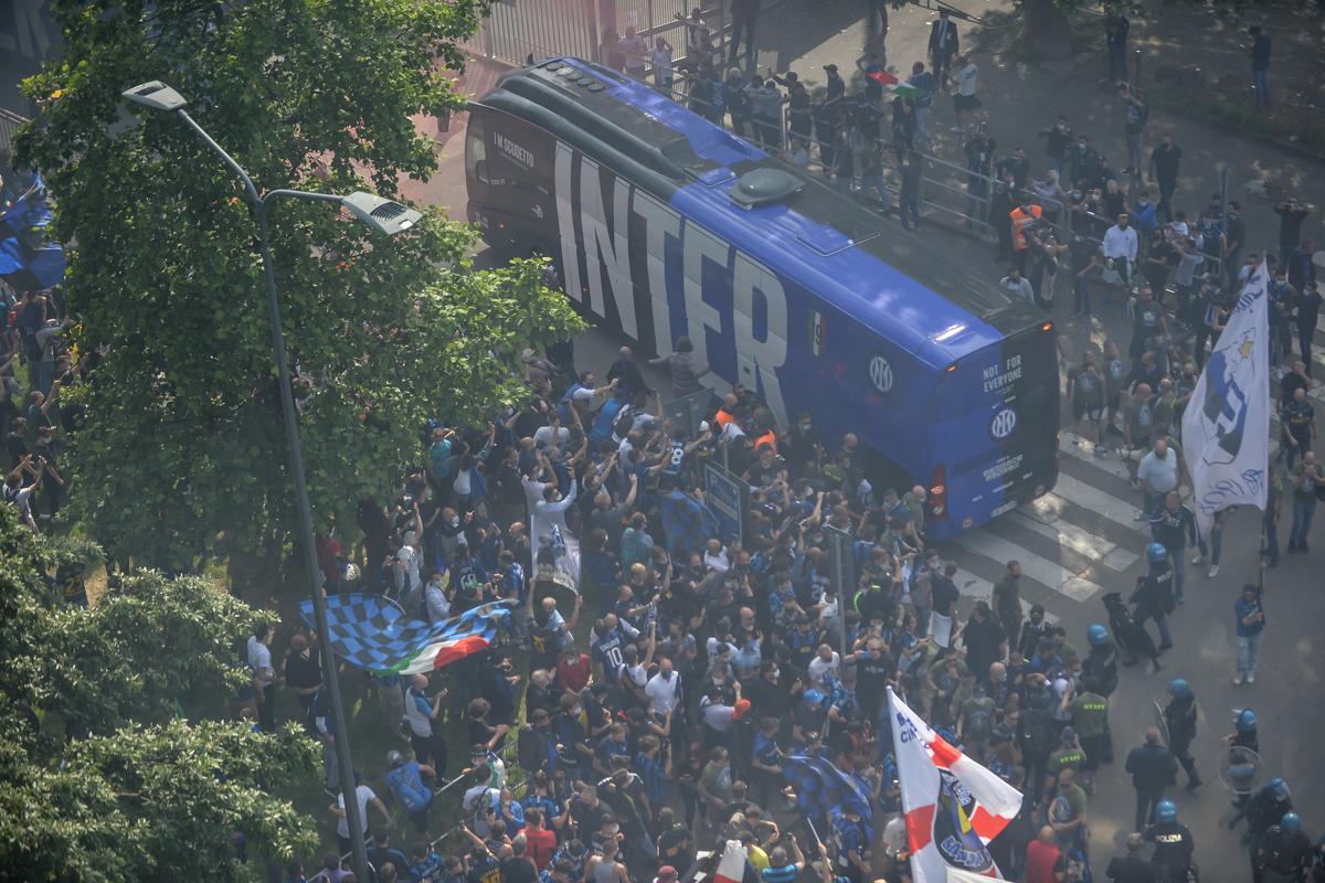 Inter festa scudetto tifosi San Siro (Lapresse) Inter festa scudetto tifosi San Siro (Lapresse)