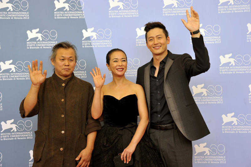 Kim ki-Duk al Festival del cinema di Berlino con i protagonisti di "Pietà"