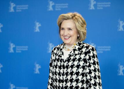 Hillary Clinton scriverà un thriller: "Svela segreti legati alla politica Usa"