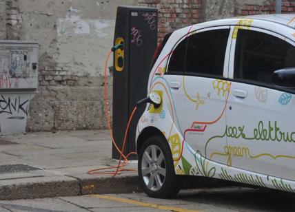 Mobilità green, l’auto elettrica corre ma restano i nodi su rete e autonomia