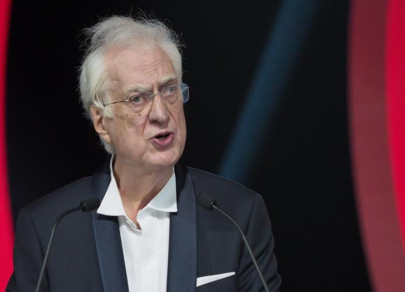 (fonte IPA) Bertrand Tavernier