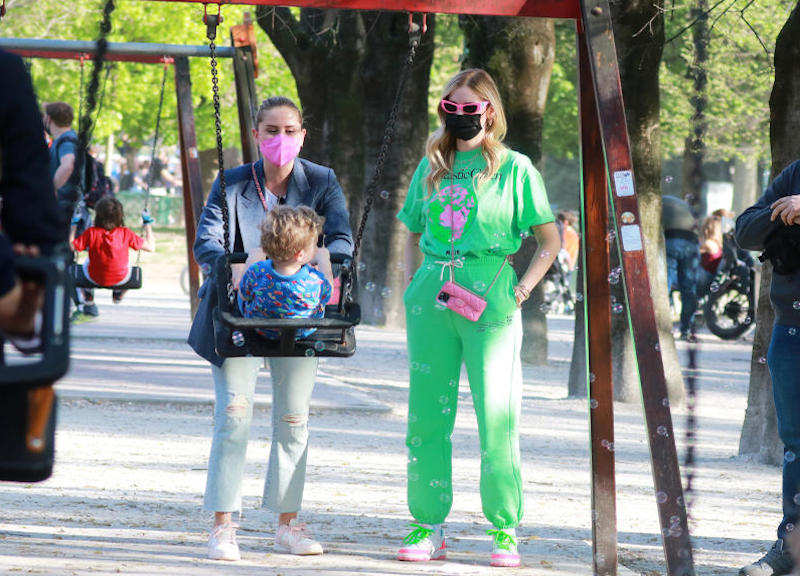 Chiara Ferragni con la sorella e il figlio Leone al Parco Sempione ipa