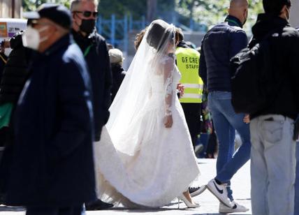 Roma,Lady Gaga,vestita da sposa,sul set del film"The house of Gucci"