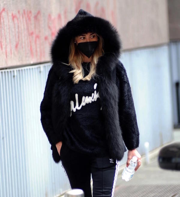 Milano,Diletta Leotta passeggiata in centro insieme a Daniele Battaglia ipa