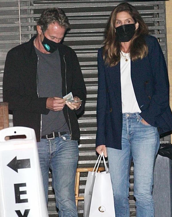Malibu, Cindy Crawford e il marito Randy Gerber a cena da Nobu  ipa