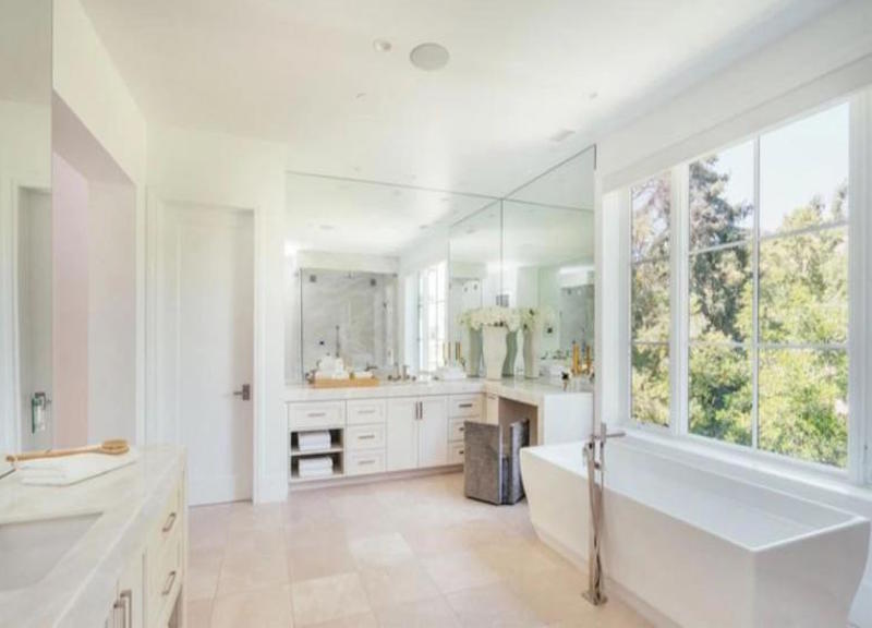 Madonna compra per 19,2 milioni usd la casa del cantante"Wekend" a Hidden Hills, Los Angeles IPA