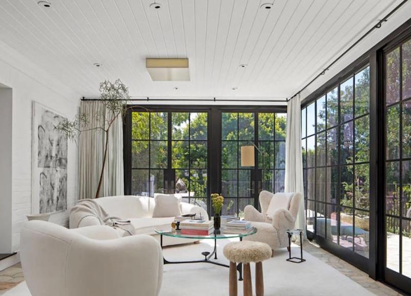 Ellen DeGeneres e la moglie Portia de Rossi vendono la tenuta di Beverly Hills Ellen DeGeneres e la moglie Portia de Rossi vendono la tenuta di Beverly Hills