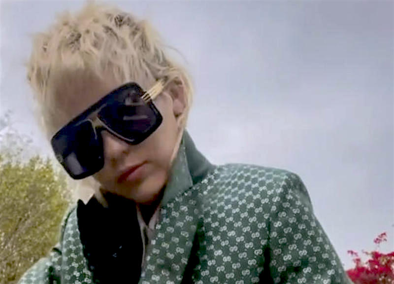 Miley Cyrus ,total look Gucci perla nuova collezione ARIA Miley Cyrus ,total look Gucci perla nuova collezione ARIA