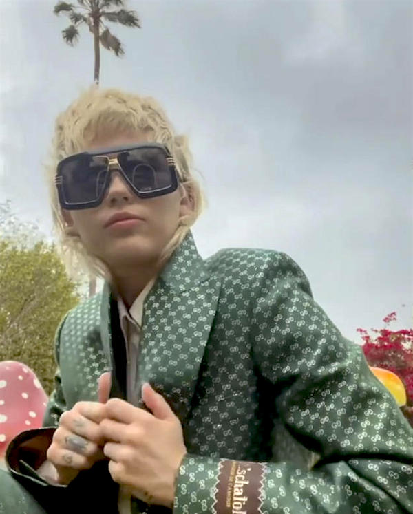 Miley Cyrus ,total look Gucci perla nuova collezione ARIA Miley Cyrus ,total look Gucci perla nuova collezione ARIA