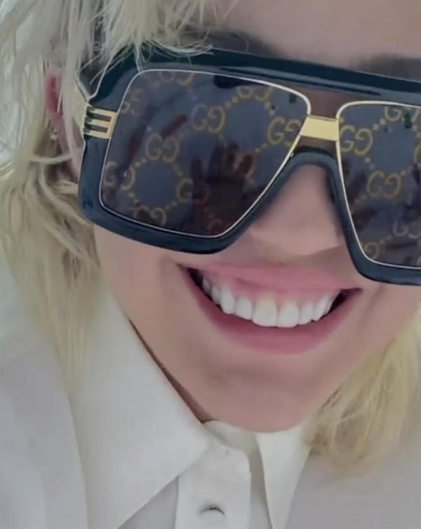 Miley Cyrus ,total look Gucci perla nuova collezione ARIA Miley Cyrus ,total look Gucci perla nuova collezione ARIA