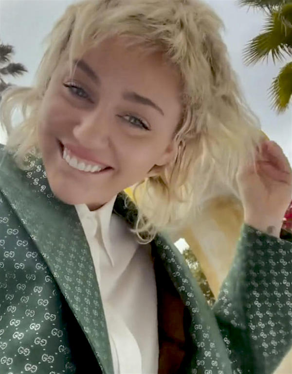Miley Cyrus ,total look Gucci perla nuova collezione ARIA Miley Cyrus ,total look Gucci perla nuova collezione ARIA