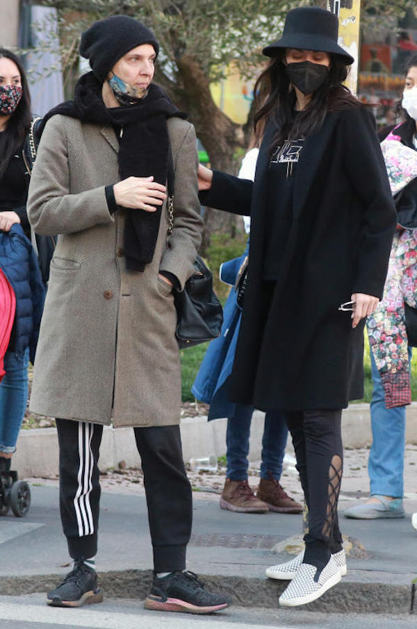 Milano,Rosalinda Celentano passeggia con una sua amica in zona Garibaldi