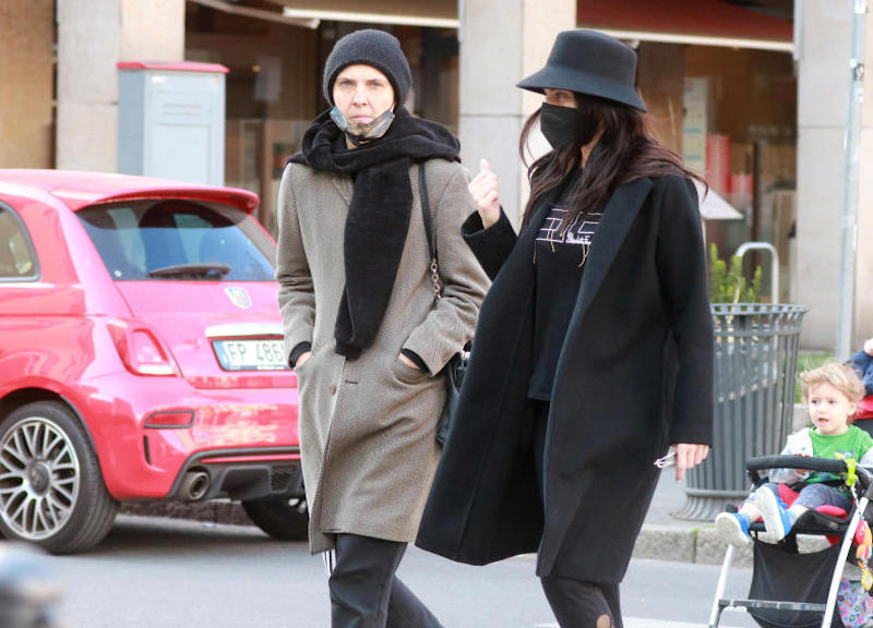 Milano,Rosalinda Celentano passeggia con una sua amica in zona Garibaldi