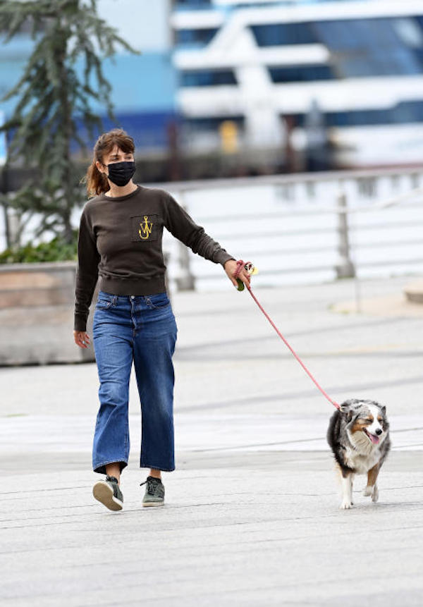New York, Helena Christensen a passeggio  con  il suo cane 