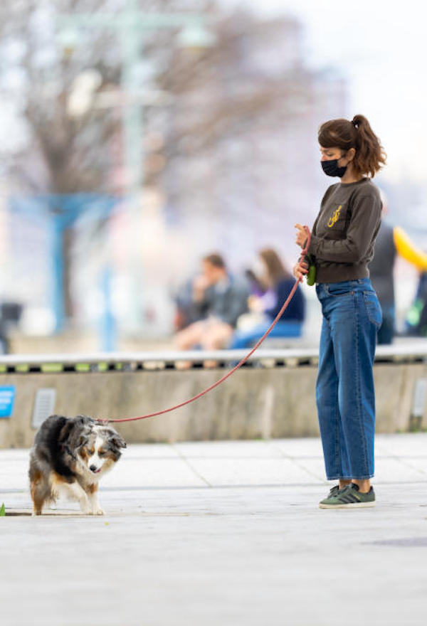 New York, Helena Christensen a passeggio  con  il suo cane 