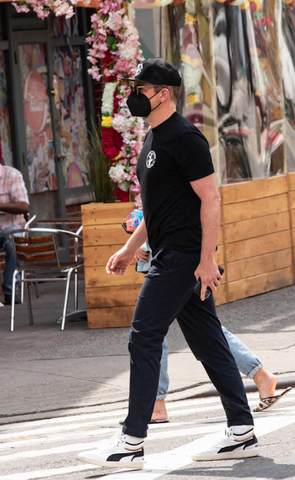  New York, Bradley Cooper tenero papà con la piccola figlia  Lea in braccio 