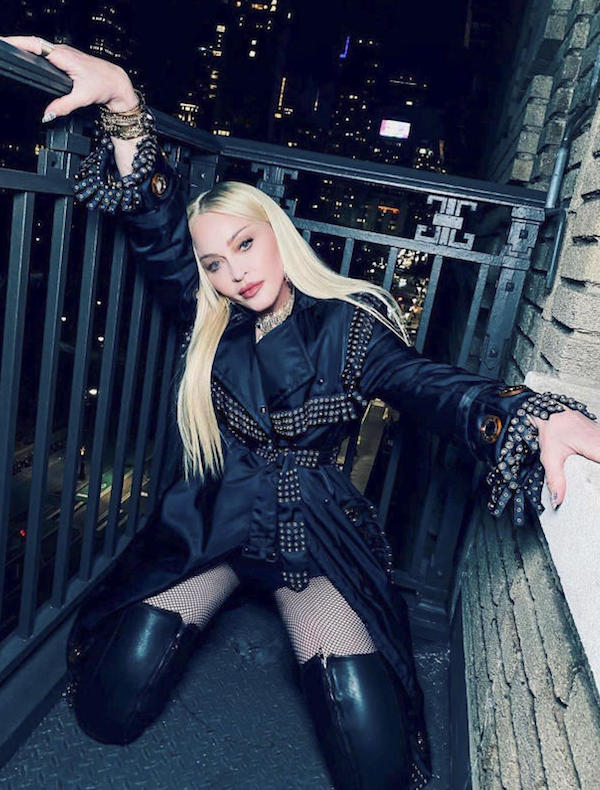 Madonna,sul set del video per la promozione della collezione Burberry AW21