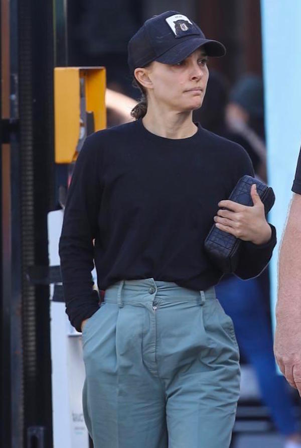 Sidney, Natalie Portman e famiglia a passeggio a Bondi Beach