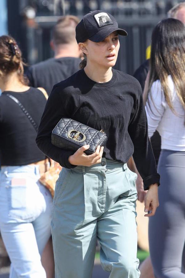 Sidney, Natalie Portman e famiglia a passeggio a Bondi Beach