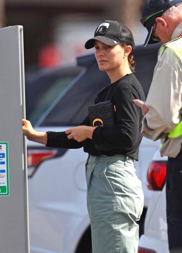 Sidney, Natalie Portman e famiglia a passeggio a Bondi Beach