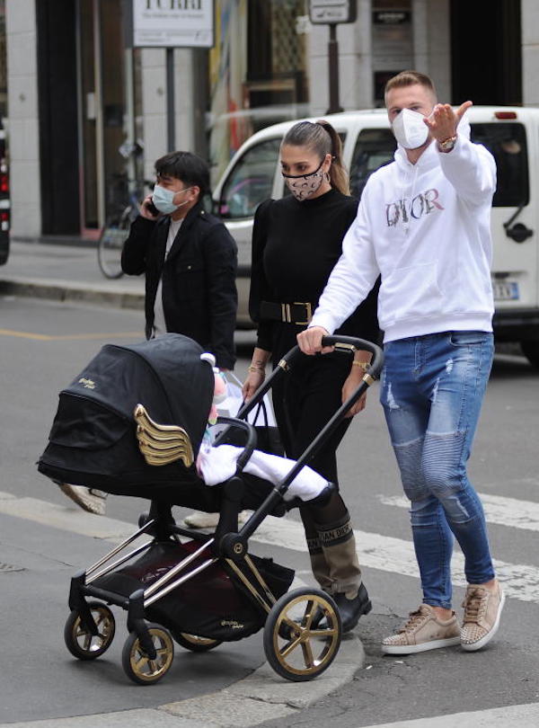 Milano,Milan Skriniar ,giocatore dell'Inter e la moglie Barbora a passeggio