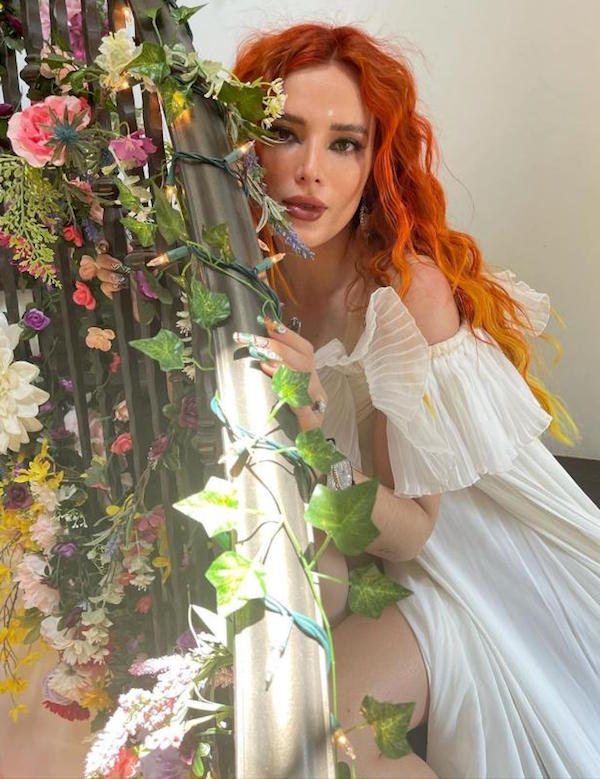 Bella Thorne e Benjamin Mascolo si sono ufficialmente fidanzati .