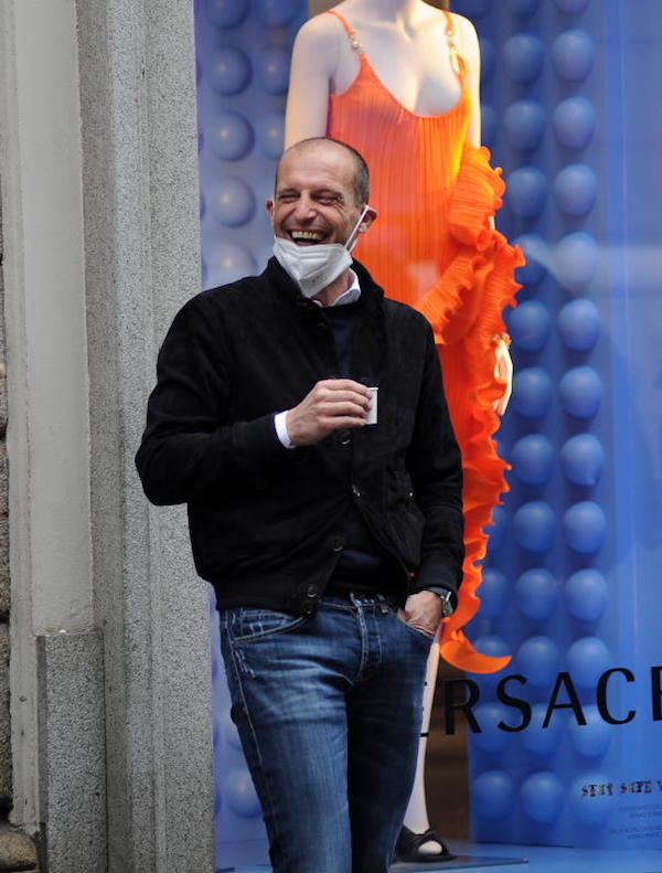 Milano, l'allenatore Massimiliano Allegri in centro per fare shopping