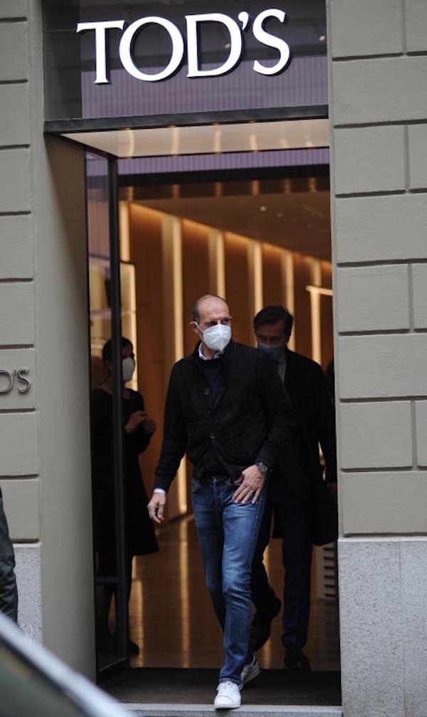 Milano, l'allenatore Massimiliano Allegri in centro per fare shopping