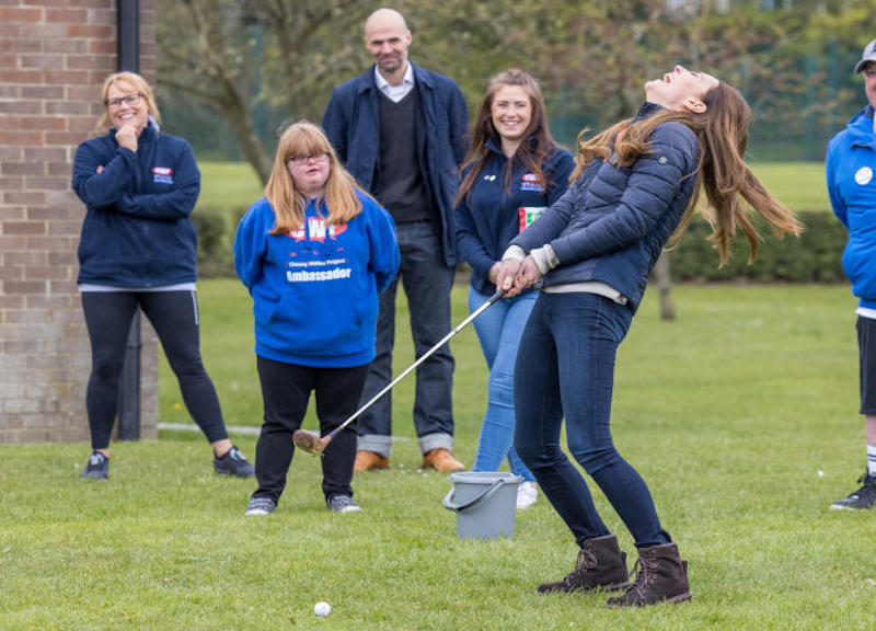 Durham,il Principe William e Kate giocano a golf al Cheesy Waffles Project