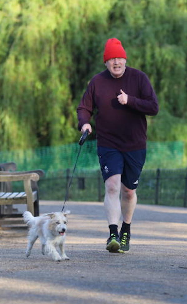 Londra, Il primo ministro Boris Johnson fa jogging con il suo cane Dylan