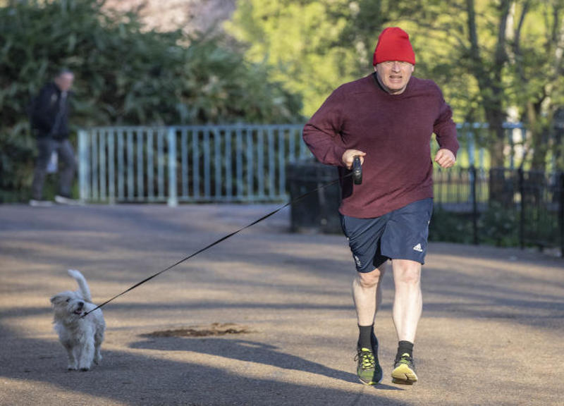 Londra, Il primo ministro Boris Johnson fa jogging con il suo cane Dylan