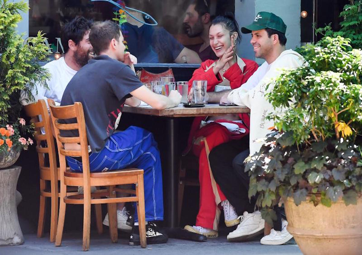 Bella hadis a pranzo con fidanzato e amicì ipa