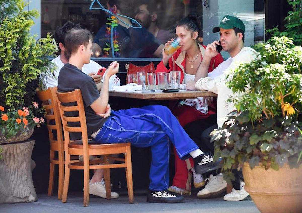 bella hadis a pranzo con fidanzato e amici ipa